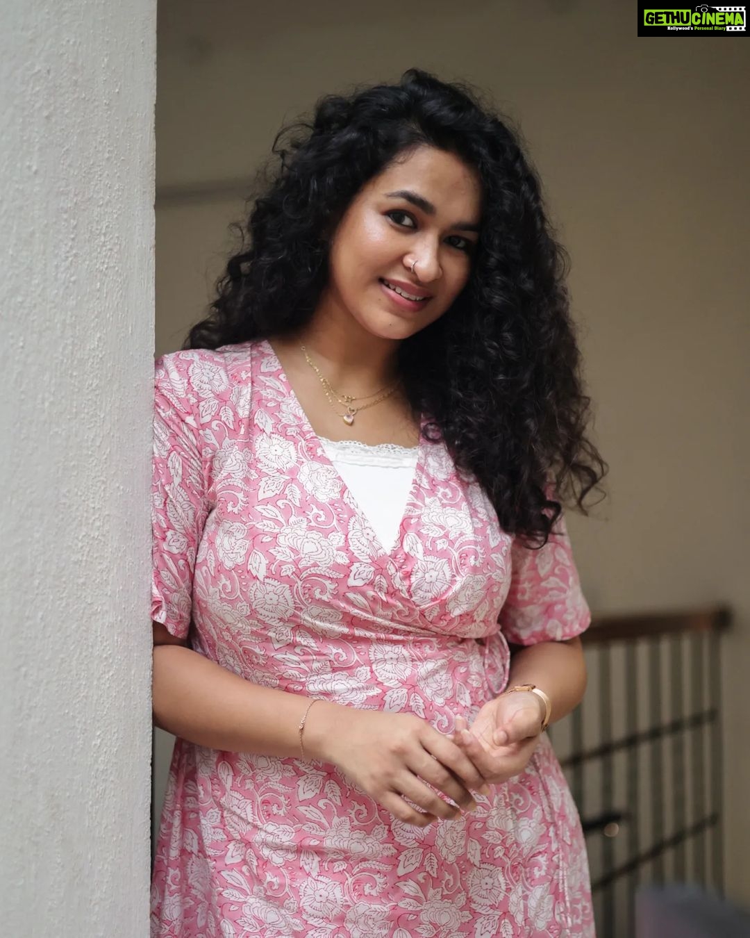 Misha Ghoshal Instagram - A golden state of mind ! 💫 #ashwingurunathanphotography #canoneosr #chennaimodels #model #photooftheday #photography #canonindia #modelsofinstagram #naturallight #shutterbugsindia #chennaimodelling #fitness #fitnessmodel #workout #fashion #fashionphotography #fashionblogger #peace #reels #reelsinstagram #love Chennai, India