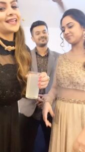 Miya George Instagram - Yenna Oth erumayi 🤣🤣 . @meet_miya @rj_arun_clubfm94.3 😂😂 #malayalam #malayalamcomedy #instagood #instagram #reelsinstagram #dance #dancekeraladance #dkd #dkdseason2 #miyageorge #shilpabala #rjarun #fun #television #reality #malayalamtv #zee #zeekeralam Kochi, India