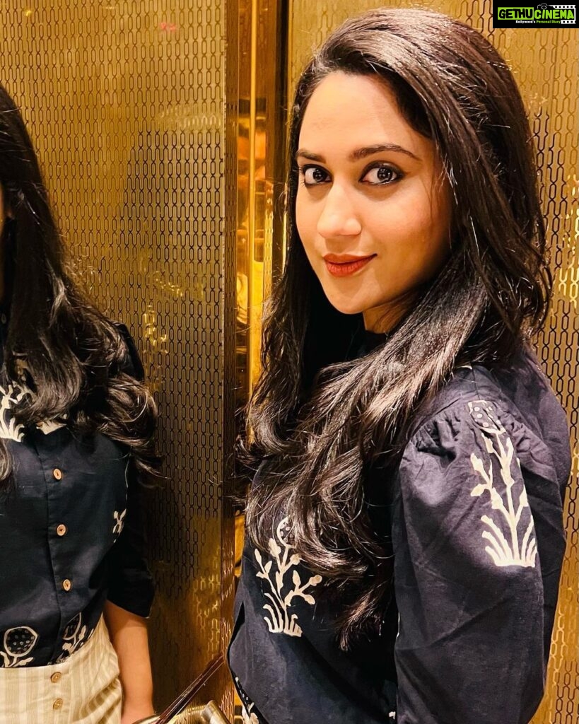 Miya George Instagram - Cotton is equal to comfort & I love cotton😝♥️ Styling @sabarinathk_ Hairdo @sajithandsujith Makeup yours only 😉 📸 @ashphilipo