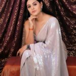 Monal Gajjar Instagram - Love in air 🧿🧿👁🪬👁 🥰🥰🥰 Style by :- @idivyeshtalaviya H&M💄:- @aanalsavaliya Capture 🎥 :- @jaimin_roy_films Wearing:- @sequinzeindia Jewellery:- @sequinzejewels Styling Assistant:- @vaidehi1312 @styledbydivyesh #styledbydivyesh💫 #ootd #saree #love #promotion #premiere #gujarati #movie #vickydanovarghodo #actor #monalgajjar #imqueen👸🏻👑