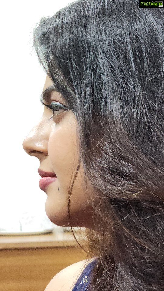 Monal Gajjar Instagram - પ્રેમ કરીએ છીએ આપણે પણ પૂરો વ્યક્ત નથી કરતા. મમ્મી પપ્પા સંતાનોને કજિયા બતાવે છે, કિસ નહિ ! ~ @monal_gajjar in Vadodara PremRang program. 💞