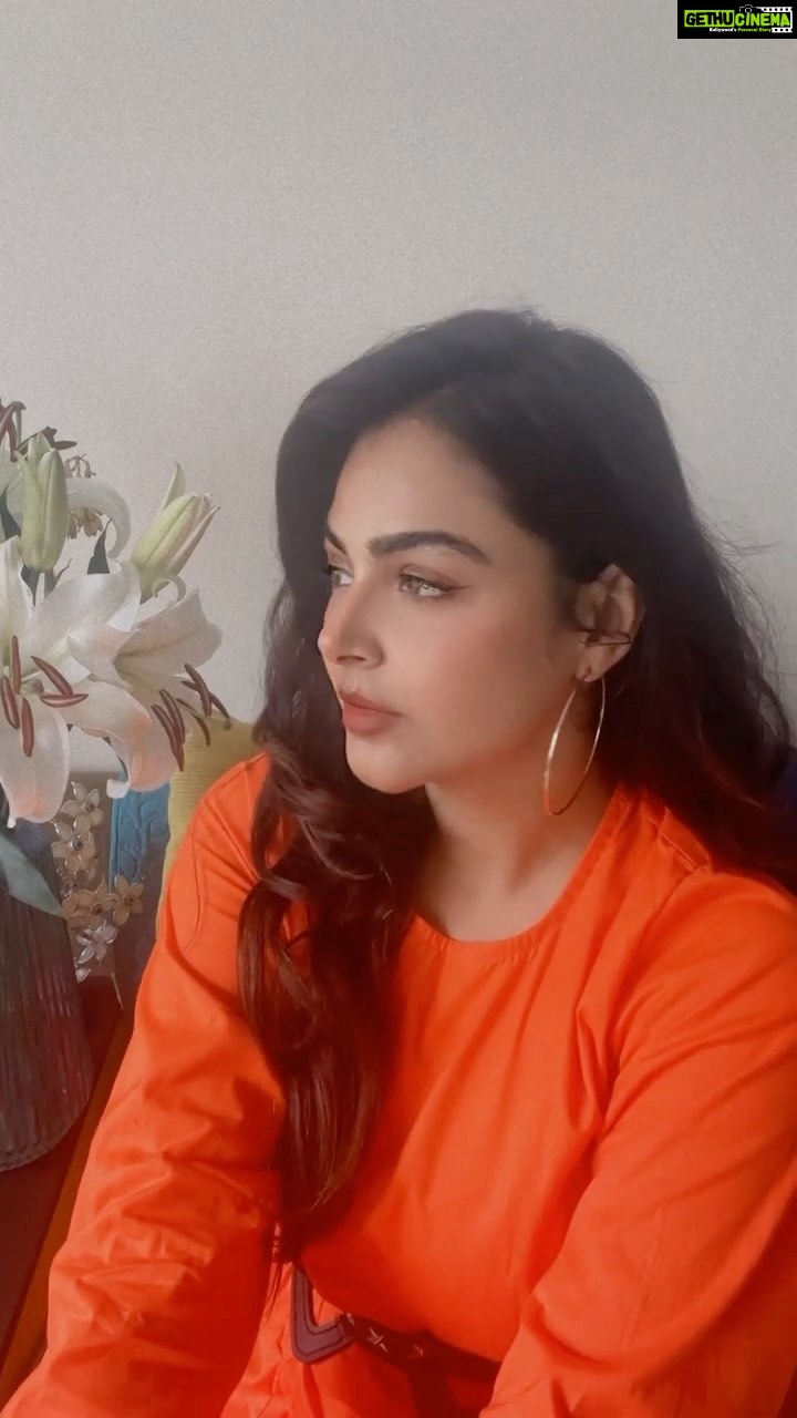Monal Gajjar Instagram - Waiting for your call 😉😍🥰📲☎️☎️☎️ Styled by:- @idivyeshtalaviya Wearing:- @pistachiobysweta Belt:- @vajra.brooch Styling Assistant:- @vaidehi1312 @styledbydivyesh #styledbydivyesh💫 #reels #trending #monalgajjar #ootd #love #reels #imqueen👸🏻👑