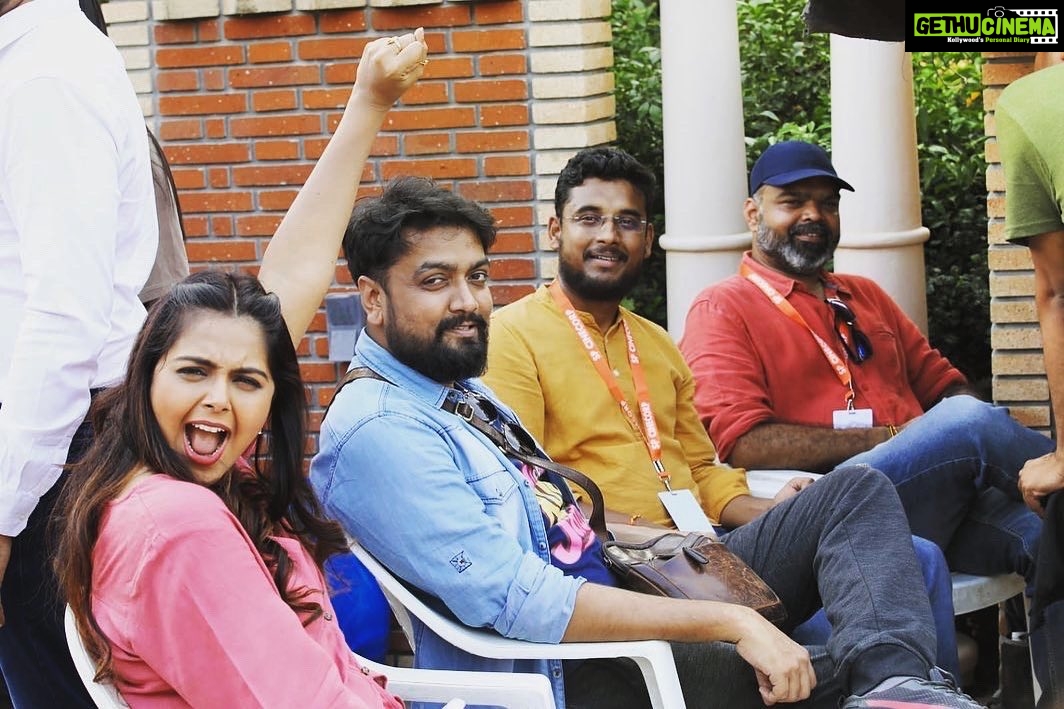 Monal Gajjar Instagram - I am always high on energy when it’s come to shooting with this rock star ⭐️ @thatschetan the writer and my costar of Reva everyone knows my favourite Dirctor’s @kanojiavinit @rahul_bhole11 🥰😇😇🥰🎥🎬🎼🎥🧿🪬🧿 kisi ki nazar na lagai 🪬🧿🎼 #bts #vickydanovarghodo #film #actor #onset🎥🎬 ##funny #me #monalgajjar