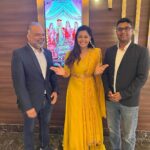 Monal Gajjar Instagram - Basically this our ritual we start with Simple pic & last we have the best one.📸Thank you @rahul_bhole11 @kanojiavinit for always bing family for me. I have great bonding with you both. I’m always grateful to have in my life.🥰😇🥰 I’m very expressive in real but writing I’m really poor which is basically yours strength. 😇🥰😇thank once again for one more hit after Reva in my filmy 🎥 career.😇 jai shri krishna😇 Styled by:- @idivyeshtalaviya Wearing:- @sivithebespokeboutique @niketathacker Jewellery:- @stylewithdaksha_kashti Styling Assistant:- @vaidehi1312 @styledbydivyesh #styledbydivyesh💫 #promtion #vickydanovarghodo #gujaratimovies #monalgajjar #imqueen👸🏻👑
