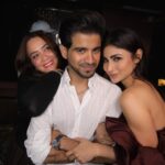 Mouni Roy Instagram - Outtakes from the other night 🤌🏻✨