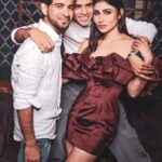 Mouni Roy Instagram - Outtakes from the other night 🤌🏻✨