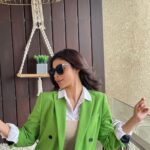 Mouni Roy Instagram – Never not dancing 🤷🏻‍♀️🙆🏻‍♀️
🪩 🕺 
GOODMORNINGGGG!!!
Dreamers, lovers & Artists 
💋