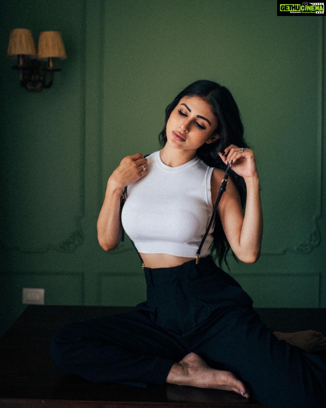 Mouni Roy Instagram - How serious life decisions are being madeπ- eyes wide shut & hoping for the best ππ¬ β’ β’ β’ β’ β’ β’ Creative direction & photography by @bharat_rawail Style my @anusoru @nidhikurda Make up @mukeshpatilmakeup Hair @hairbysharda