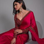 Mouni Roy Instagram – Outfit:- @vvanivats 
Earrings:- @golecha_jewels 
Styled by:- @rishika_devnani 
assisted by:- @romamaityy @dhruvypancholi 
Makeup by- @mukeshpatilmakeup 
Hair by- @chettiarqueensly 
📸:- @jvfilms_