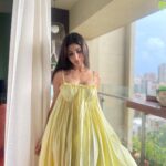 Mouni Roy Instagram - Bloom baby bloom 🌻 • • • @ekastories.store @nidhikurda @anusoru