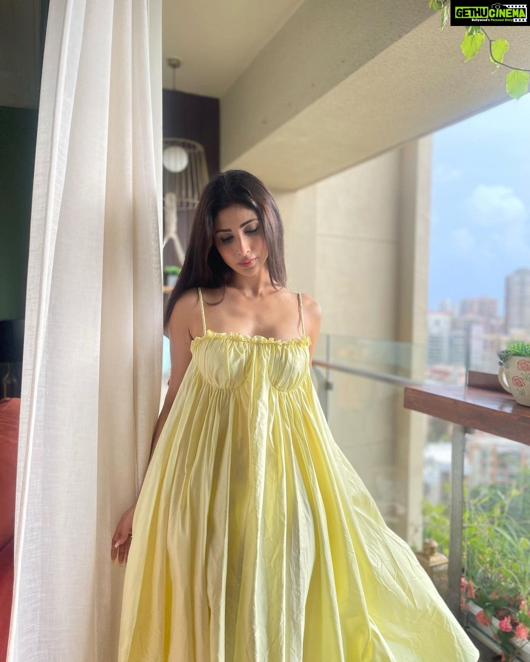 Mouni Roy Instagram - Bloom baby bloom 🌻 • • • @ekastories.store @nidhikurda @anusoru
