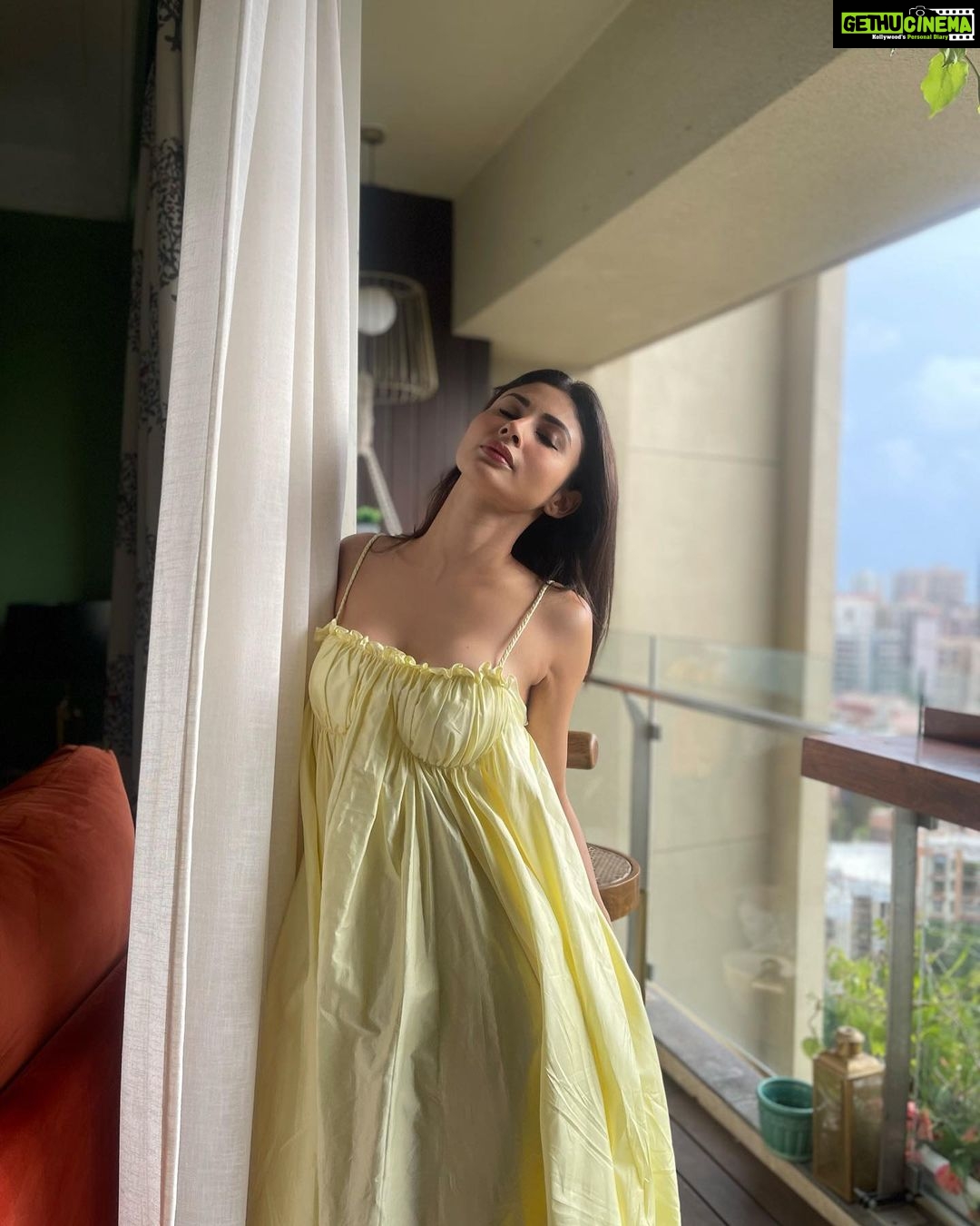 Mouni Roy Instagram - Bloom baby bloom 🌻 • • • @ekastories.store @nidhikurda @anusoru