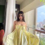 Mouni Roy Instagram - Bloom baby bloom 🌻 • • • @ekastories.store @nidhikurda @anusoru
