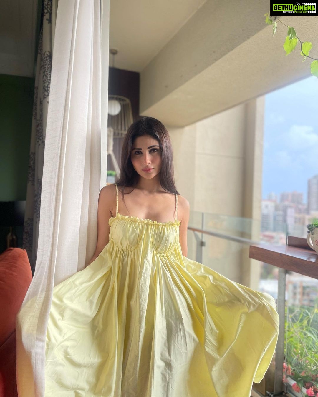 Mouni Roy Instagram - Bloom baby bloom 🌻 • • • @ekastories.store @nidhikurda @anusoru