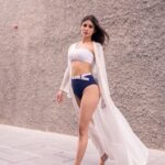Mouni Roy Instagram - Life’s a dandelion white..