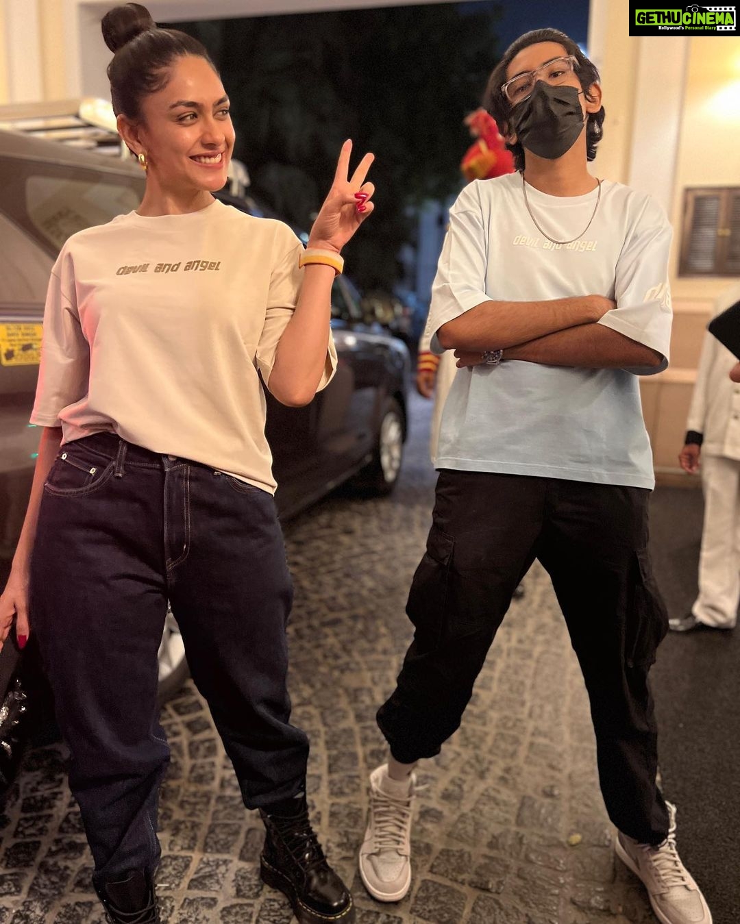 Mrunal Thakur Instagram - If packup had a face 👅🐳👯♀️