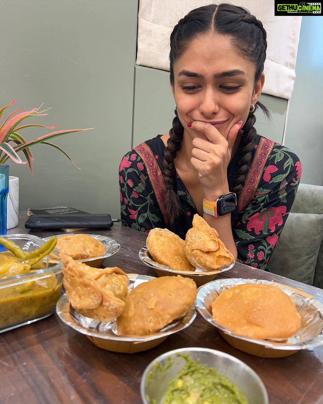 Mrunal Thakur Instagram - If packup had a face 👅🐳👯♀️