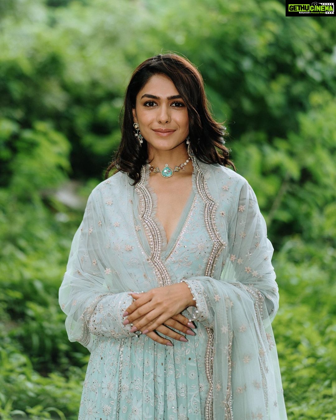Mrunal Thakur Instagram - πππ Itlu mee Sitaπ¦ Styled by: @archamehta Outfit: @taruntahiliani Jewellery: @sheetalzaveribyvithaldas Photos: @nandivardhanreddy_ Hair: @deepalid10 Make up: @missblenderr_ Styling assistant: @ruchi.munoth and @niha__varma