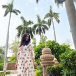 Mrunal Thakur Instagram – Alexa play – Darshana… 💕🌻