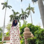 Mrunal Thakur Instagram - Alexa play - Darshana… 💕🌻