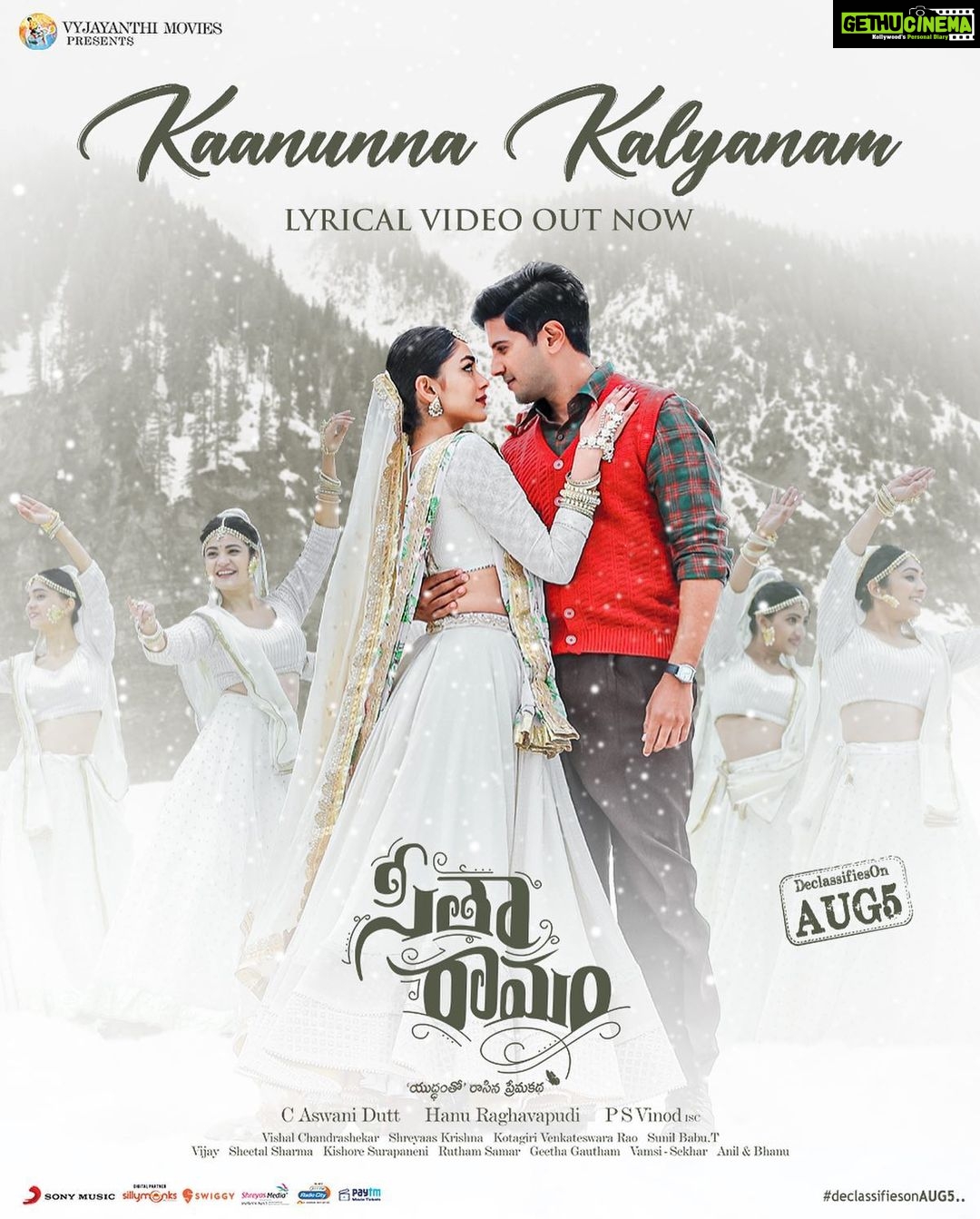 Mrunal Thakur Instagram - A dream that takes you back to yesteryears 🤍✨ #KaanunnaKalyanam: Link in bio #SitaRamam @dqsalmaan @hanurpudi @rashmika_mandanna @sumanth_kumar @tharunbhascker @gauthamvasudevmenon #ChalasaniAswaniDutt @composer_vishal #PSVinod #KotagiriVenkateswaraRao @divakar.mani @mrsheetalsharma @vyjayanthimovies @swapnacinema @swapnaduttchalasani @priyankacdutt #SirivennelaSeetharamaSastry @sonymusic_south @tsunilbabu @ali_thohts @prasanth_ank7 @shreyaas_krishna @madhankarky @ashwathbhatt @singersinduri @anuragkulkarni7 @sillymonksnt @geethagautham @anilandbhanu @ursvamsishekar @prasad_darling @mrinal96 @sheelapanicker026 @bendthespoonmarketing @missblenderr_ @lakshsingh__ @aashianahluwalia @vinay6303 #SitaRamamFromAug5 #declassifiesonAUG5 #DulquerSalmaan #SitaRamamTelugu #SitaRamamTamil #SitaRamamMalayalam #SitaRamamMovie