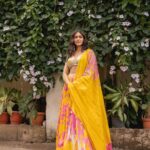 Mrunal Thakur Instagram - 🌸🌼 Styled by: @ArchaMehta Outfit: @Monikanidhi Jewellery: @Minerali_store Styling team: @Ruchi.munoth @abhishri__maru Hair: @deepalideokar Make up: @missblender Photos: @jvfilms