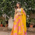 Mrunal Thakur Instagram - 🌸🌼 Styled by: @ArchaMehta Outfit: @Monikanidhi Jewellery: @Minerali_store Styling team: @Ruchi.munoth @abhishri__maru Hair: @deepalideokar Make up: @missblender Photos: @jvfilms