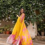 Mrunal Thakur Instagram - 🌸🌼 Styled by: @ArchaMehta Outfit: @Monikanidhi Jewellery: @Minerali_store Styling team: @Ruchi.munoth @abhishri__maru Hair: @deepalideokar Make up: @missblender Photos: @jvfilms
