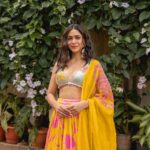 Mrunal Thakur Instagram - 🌸🌼 Styled by: @ArchaMehta Outfit: @Monikanidhi Jewellery: @Minerali_store Styling team: @Ruchi.munoth @abhishri__maru Hair: @deepalideokar Make up: @missblender Photos: @jvfilms