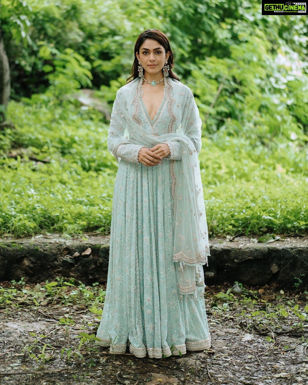 Mrunal Thakur Instagram - πππ Itlu mee Sitaπ¦ Styled by: @archamehta Outfit: @taruntahiliani Jewellery: @sheetalzaveribyvithaldas Photos: @nandivardhanreddy_ Hair: @deepalid10 Make up: @missblenderr_ Styling assistant: @ruchi.munoth and @niha__varma