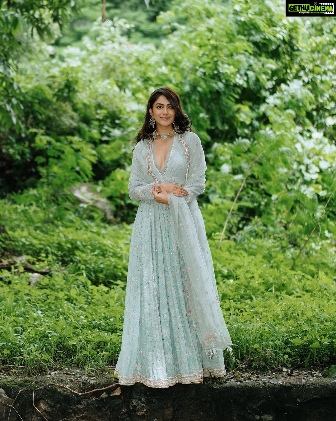 Mrunal Thakur Instagram - πππ Itlu mee Sitaπ¦ Styled by: @archamehta Outfit: @taruntahiliani Jewellery: @sheetalzaveribyvithaldas Photos: @nandivardhanreddy_ Hair: @deepalid10 Make up: @missblenderr_ Styling assistant: @ruchi.munoth and @niha__varma