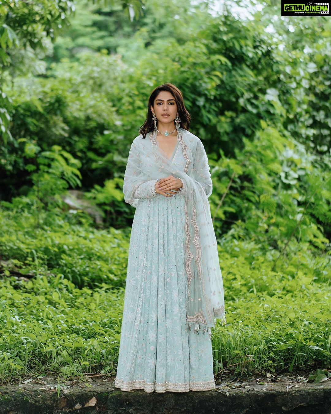 Mrunal Thakur Instagram - πππ Itlu mee Sitaπ¦ Styled by: @archamehta Outfit: @taruntahiliani Jewellery: @sheetalzaveribyvithaldas Photos: @nandivardhanreddy_ Hair: @deepalid10 Make up: @missblenderr_ Styling assistant: @ruchi.munoth and @niha__varma