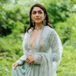 Mrunal Thakur Instagram - 💕💕💕 Itlu mee Sita🦋 Styled by: @archamehta Outfit: @taruntahiliani Jewellery: @sheetalzaveribyvithaldas Photos: @nandivardhanreddy_ Hair: @deepalid10 Make up: @missblenderr_ Styling assistant: @ruchi.munoth and @niha__varma
