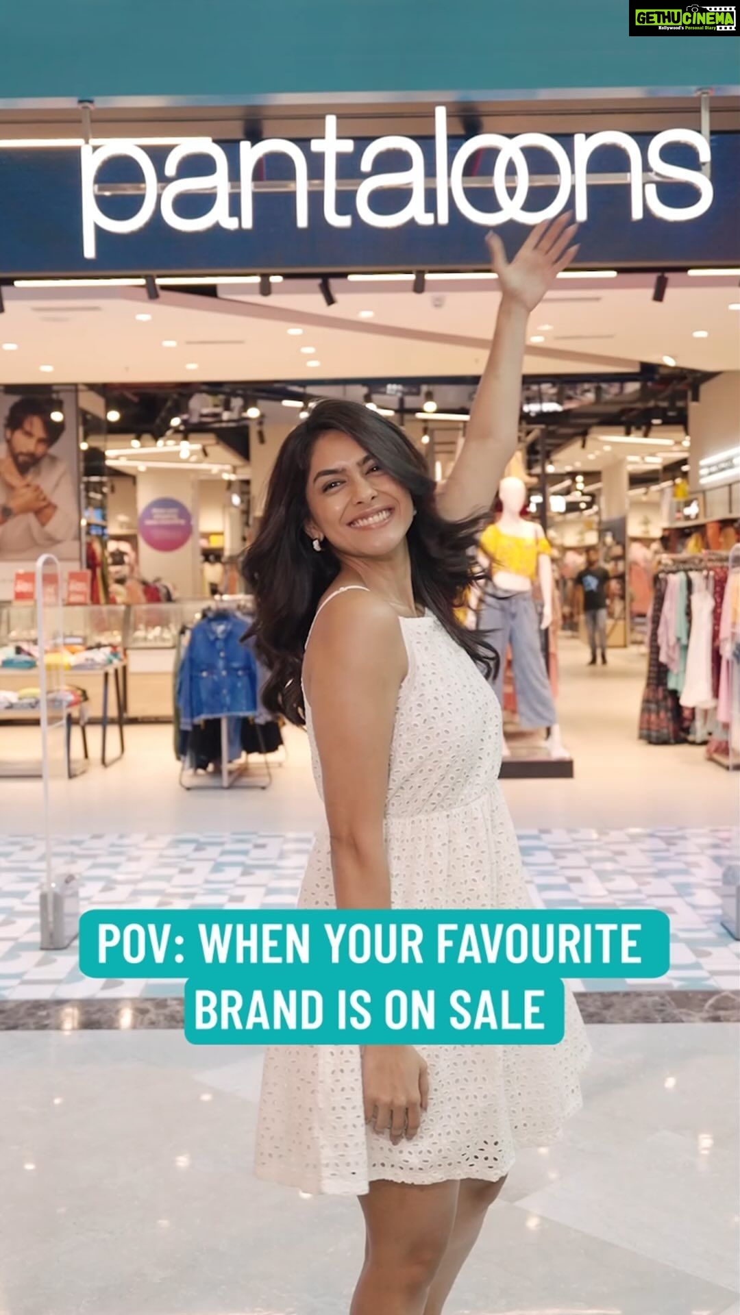 Mrunal Thakur Instagram - Hey shopaholics, I have an exciting news for you!! ๐ ๐ฃ๐ฎ๐ป๐๐ฎ๐น๐ผ๐ผ๐ป๐ ๐๐ฟ๐ฎ๐ป๐ฑ ๐๐ฎ๐๐ต๐ถ๐ผ๐ป ๐ฆ๐ฎ๐น๐ฒ ๐ถ๐ ๐ป๐ผ๐ ๐๐๐ฉ๐, where you can explore the trendiest collections of casual wear, ethnic wear, denims, tops, and many more where you can avail upto 60% OFF!! Isnโt that awesome ๐คฉ! So, why wait? Rush to your nearest @pantaloonsfashion store today and shop for your favourite outfits!! ๐ #Pantaloons #PantaloonsFashion #GrandFashionSale #Sale #playwithfashion