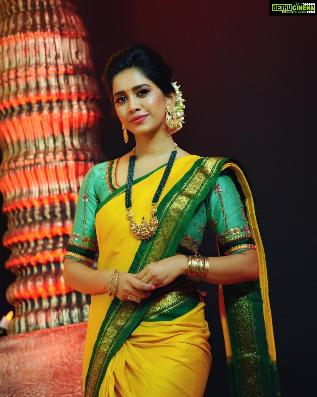 Nabha Natesh Instagram - Saree never goes out of style. Specially ur mom’s ☺️ . . . . This gorgeous blouse by @mahitha_prasad and lovely jewellery by @bcos_its_silver ❤️ MUA: @pukhrambam #saree#nabhanatesh#mysuru#pataka#elegance#