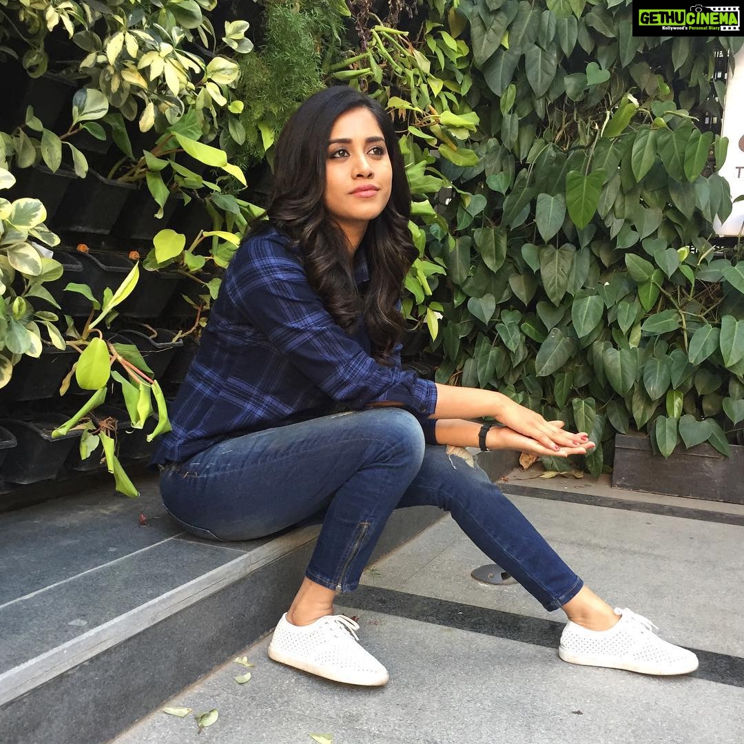 Nabha Natesh Instagram - What to do when u have lotta time btw shots?!!! Find a nice background. Make ur assistant take pictures of urs😎Advantages 1. U ll have pictures to post .2 good practice for photoshoots 😜n more may be