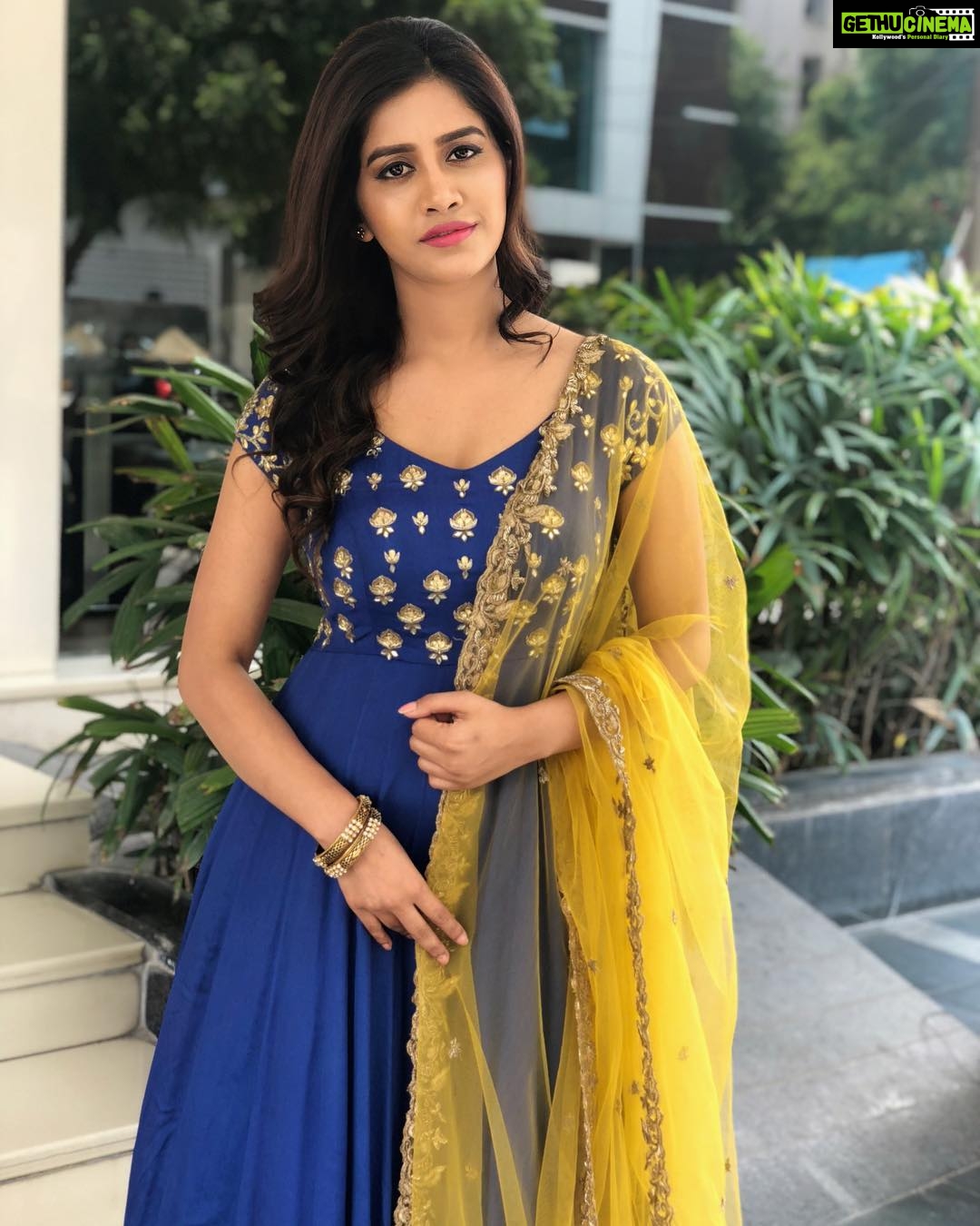 Nabha Natesh Instagram - So I got my lazy self n haven’t shared a lot of pictures from #nannudochukunduvate promotions 😬here is one of those looks styled by @impriyankasahajananda in @archithanarayanamofficial . Will share the rest too I promise 🙈😬