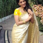 Nabha Natesh Instagram - Six yards of sheer elegance❤️❤️oh yeah it is !! But I always wonder how my mom and granny carry this at such ease. I keep tripping and walking around all uncomfortable 😭specially with those heels on( how many of u all relate to me ??😋) but hell yeah!! totally worth it ❤️❤️❤️