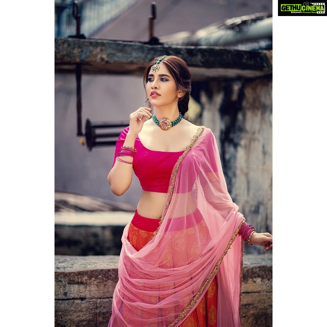 Nabha Natesh Instagram - Wishing everyone a happy Diwali πͺ πͺπͺπͺπͺπͺ : ; : : Photography credits: @prayok_photography Wardrobe: @mahitha_prasad @blousehousebymahithaprasad MUA: @shreeyapawar_makeup_studio Accessories: @desilverstudioblr #coloursoftheculture #coloursofindia