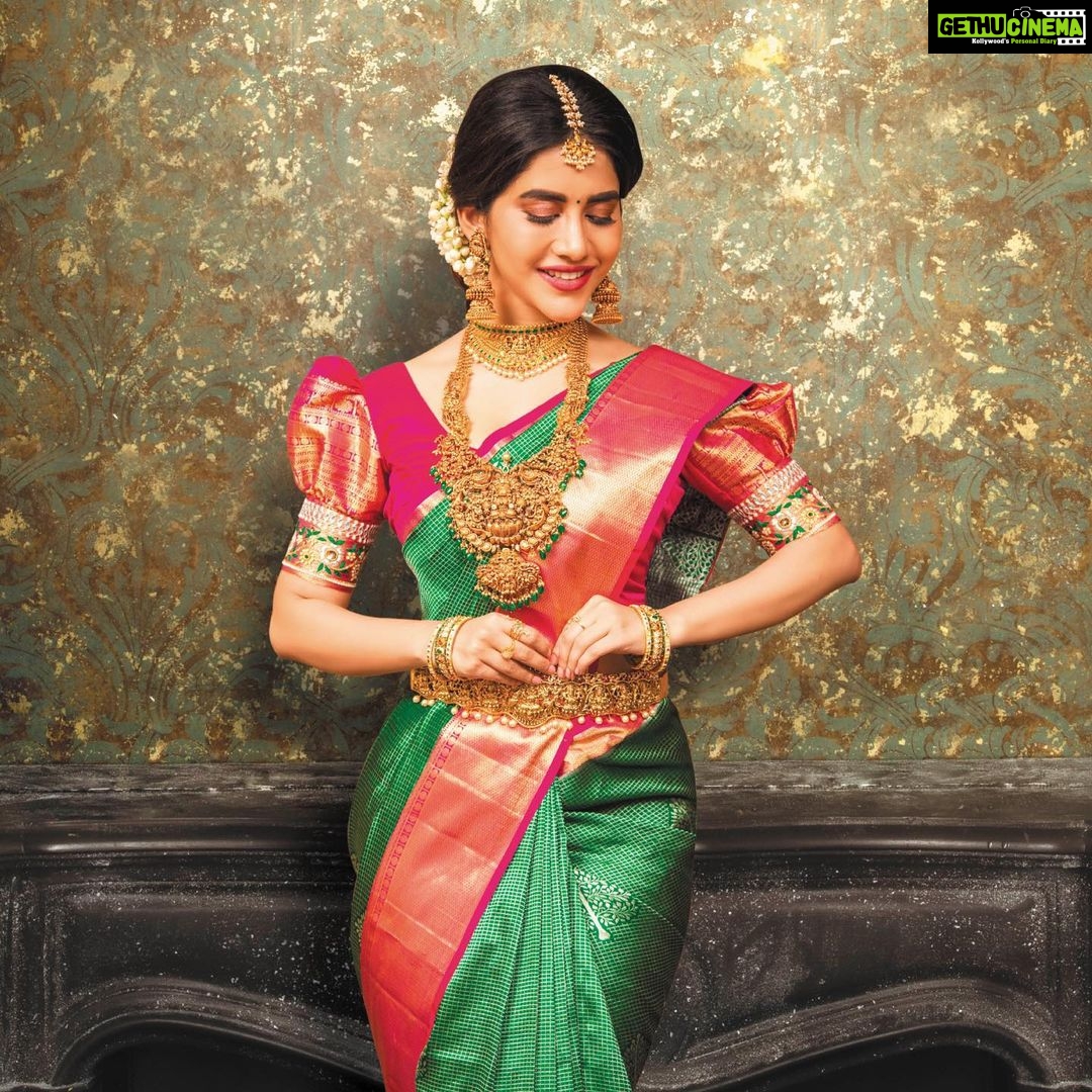 Nabha Natesh Instagram - Our traditional fashion is always pure. Thanks to @rsbrothersindia for this beautiful bottle green kanchivaram pattu saree with tradition motifs ♥️ #rsbrothers #silksarees #weddingcollection #lovewearingsaree #kanchipattusaree #kanchisaree Outfit by @rsbrothersindia Jewellery by @rsbrothers_jewellers Pic by @chinthuu_klicks Styled by @meghaalluri