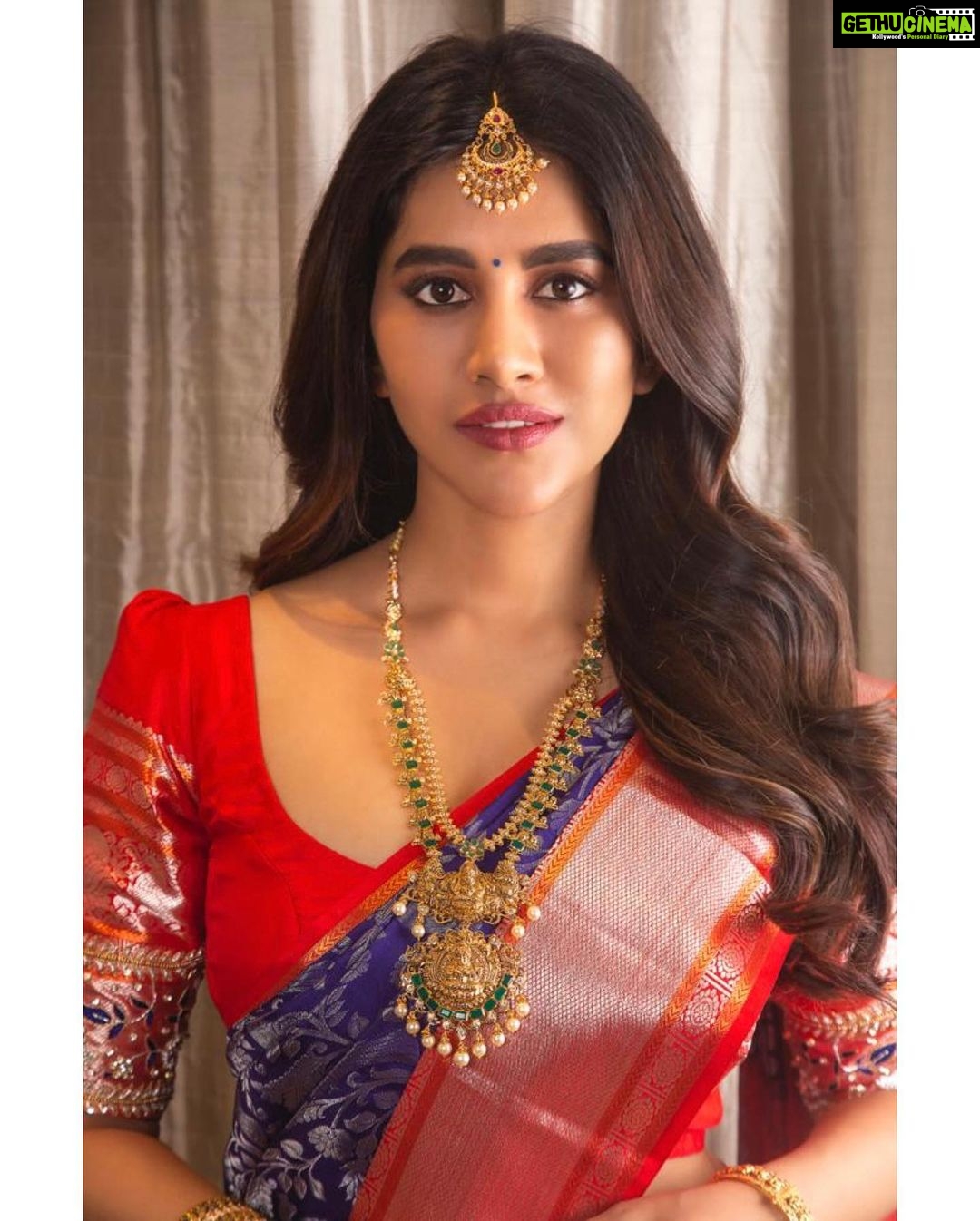Nabha Natesh Instagram - Love the navy blue kanchivaram saree from @rsbrothersindia. A desiring look with its designs and colour combinations making it a masterpiece. Outfit by @rsbrothersindia Jewellery by @rsbrothers_jewellers Pic by @chinthuu_klicks Styled by @meghanaalluri #lovewearingsaree #kanchipattusaree #kanchisaree