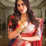 Nabha Natesh Instagram – Love the navy blue kanchivaram saree from @rsbrothersindia. A desiring look with its designs and colour combinations making it a masterpiece.
Outfit by @rsbrothersindia
Jewellery by @rsbrothers_jewellers
Pic by @chinthuu_klicks
Styled by @meghanaalluri
#lovewearingsaree #kanchipattusaree #kanchisaree
