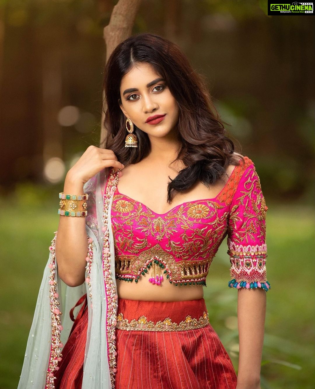 Nabha Natesh Instagram - This custom made lehenga was inspired by the patterns and colours of ‘the Palace of Mysuru ‘ . Always been in awe with the magnificence of the palace and festivities of Dasara ever since I was a kid . Thankyou @mahitha_prasad for this beautiful creation ❤️❤️❤️ : ; : : : : : : PC: @bangalore.photographer MUA: @abhilasha_kulkarni Hair styling : @subu_rao_t