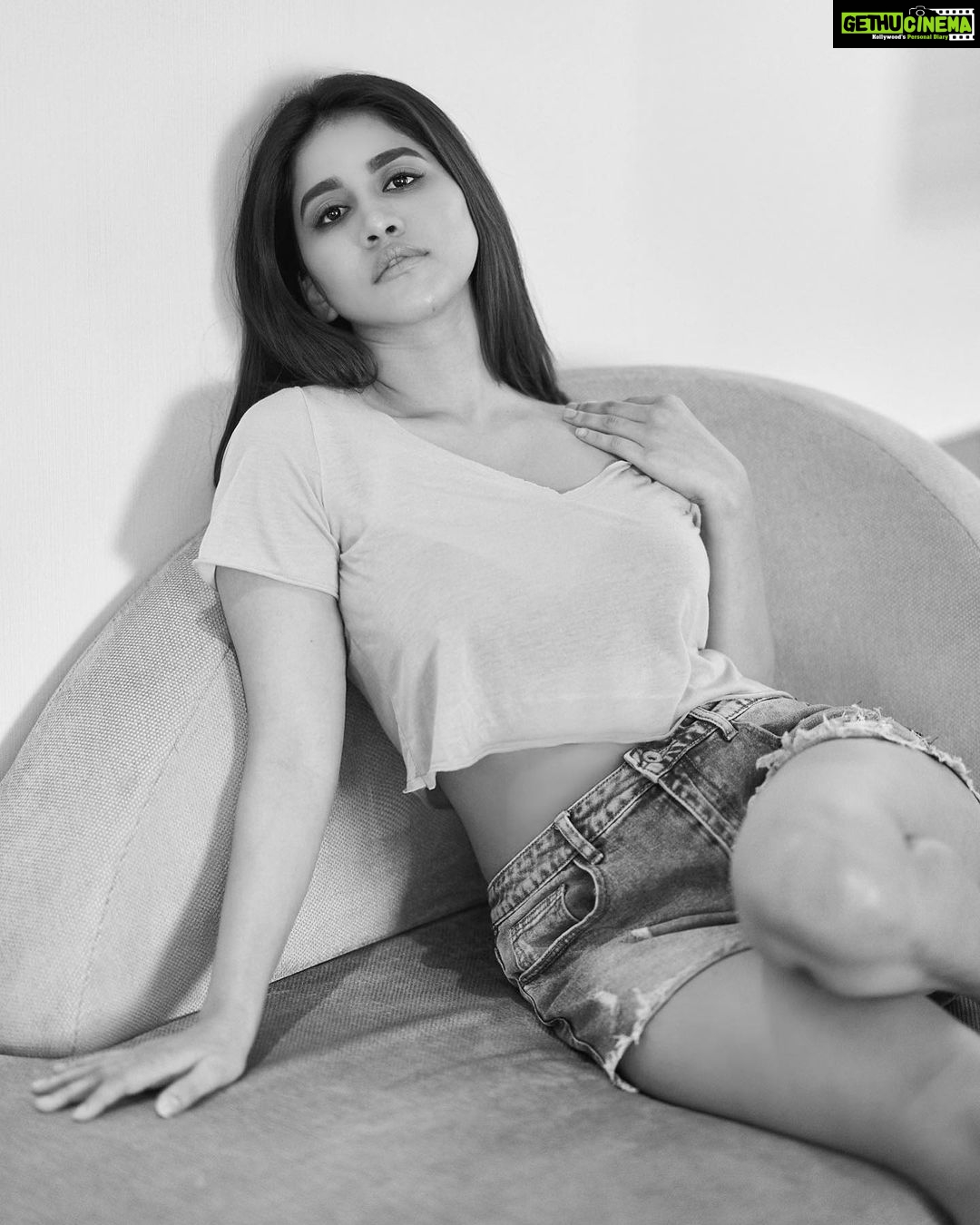 Nabha Natesh Instagram - 🖤 : : : : #nnbnwsaga