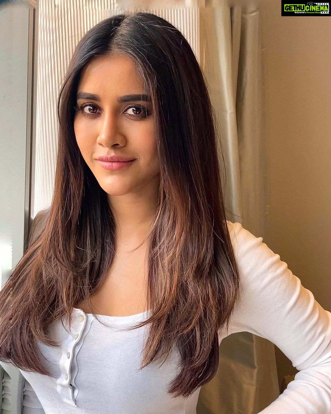 Nabha Natesh Instagram - They say your eyes speak your mind !! But you know your mind speaks to your body and your life !! Your mind makes you what you are !! Do Make sure you consume positive content ,love yourself and train your mind be happy always !! 🤍🤍🤍 XOXO -eNeN : : :PC @dilipkotyada