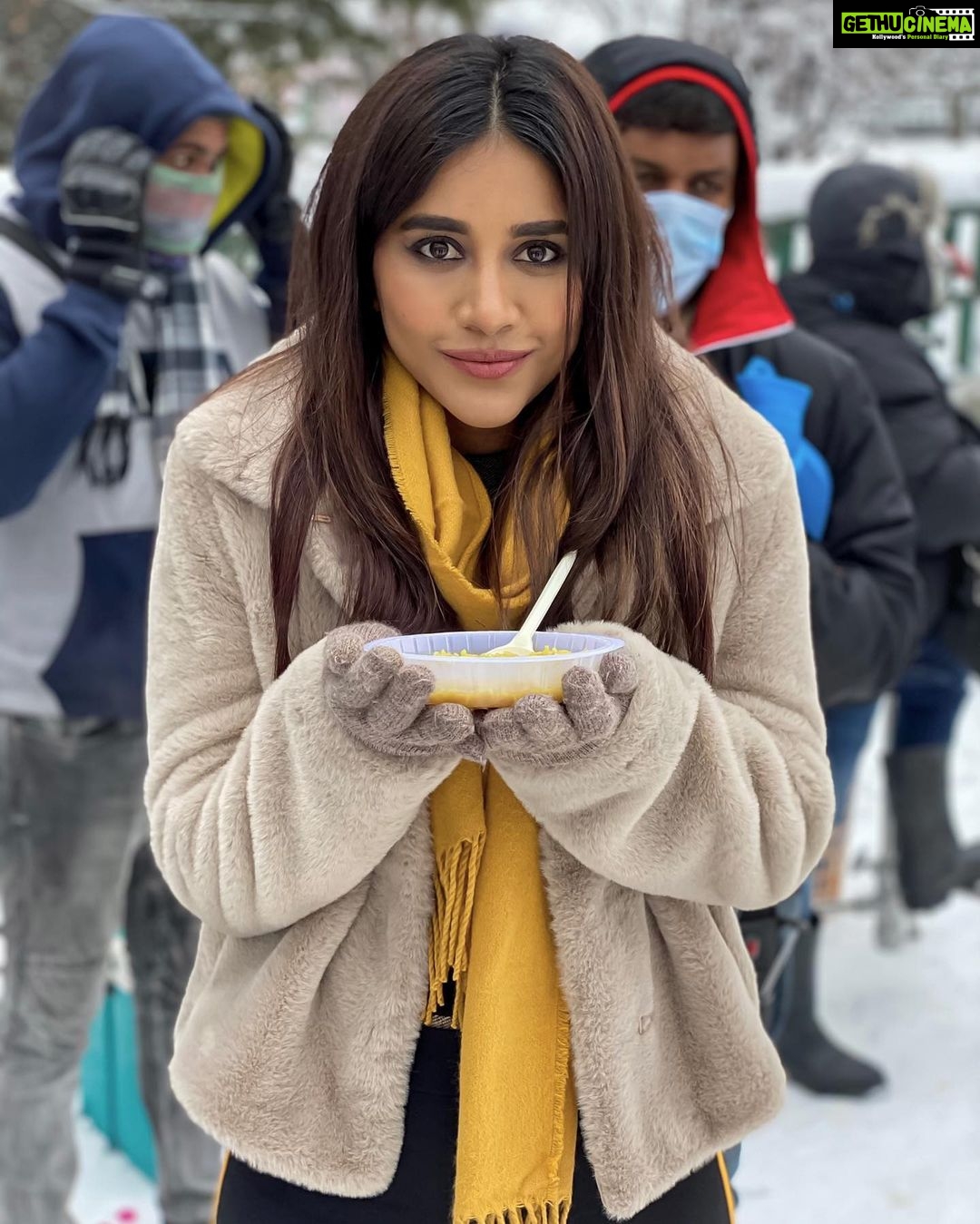 Nabha Natesh Instagram - -6 degrees + Maggi !! Need I say more !! ♥️ Pahalgam
