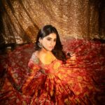 Nabha Natesh Instagram - Embrace ur inner orange !!🔥 : : : : : Styled by @officialanahita Outfit: @mrunalinirao Earrings: @amrapalijewels Ring: @amari_.jewellery Backdrop: @lumeinc Pic: @adrin_sequeira