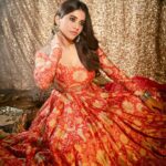 Nabha Natesh Instagram - Embrace ur inner orange !’ 🔥 : : : : : Styled by @officialanahita Outfit: @mrunalinirao Earrings: @amrapalijewels Ring: @amari_.jewellery Backdrop: @lumeinc Pic: @adrin_sequeira