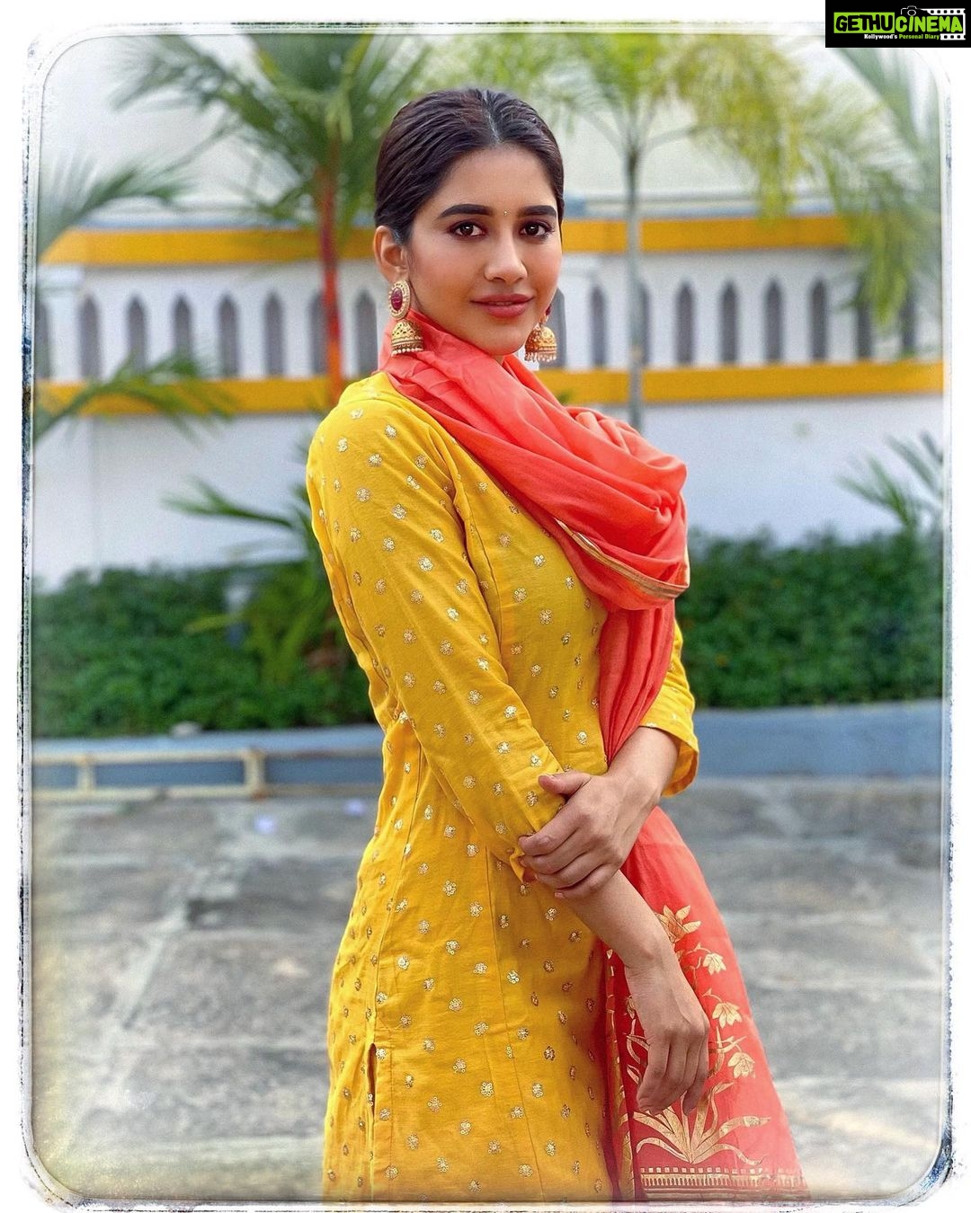 Nabha Natesh Instagram - 🌼🌼🌼🌼🌼 @bibaindia @kushalsfashionjewellery @nithishasriram