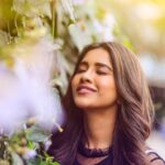 Nabha Natesh Instagram - Blessing your feed with some outfocused flowers !!